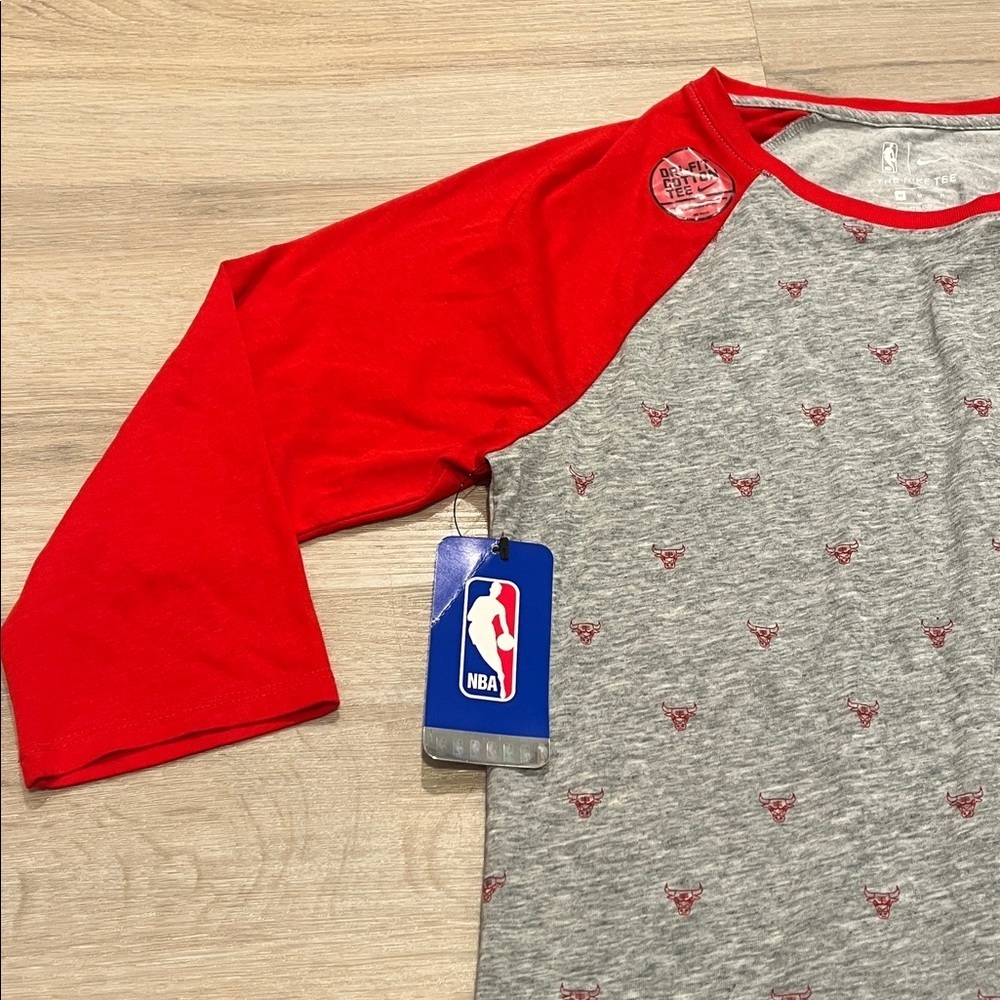 NWT Chicago Bulls FAN Nike NBA DRI-fit TEE Shirt Womens 3/4 sleeve raglan NEW - Picture 3 of 11